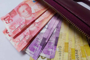  Peso climbs on easing tensions
