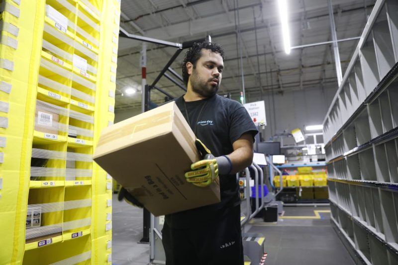  Amazon increases average pay for warehouse workers and adds free Prime membership perk