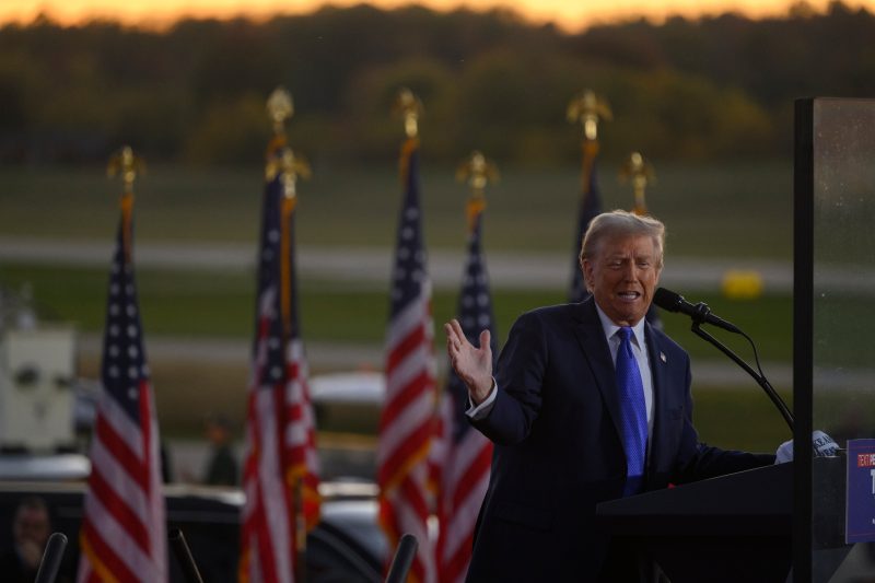  Trump fixates on Arnold Palmer as ‘all man’ in showers during profane rally