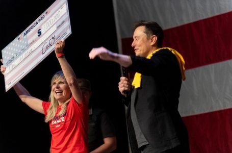 Elon Musk’s legally problematic $1 million voter giveaway