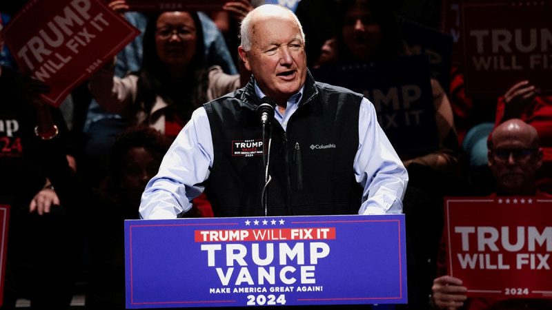  Trump picks former congressman Pete Hoekstra to be ambassador to Canada