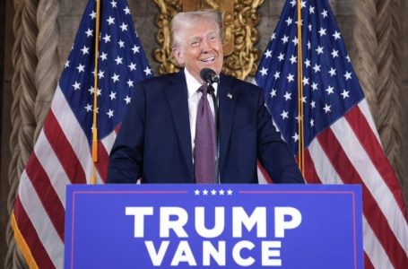 Trump huddling with Republican governors at Mar-a-Lago dinner