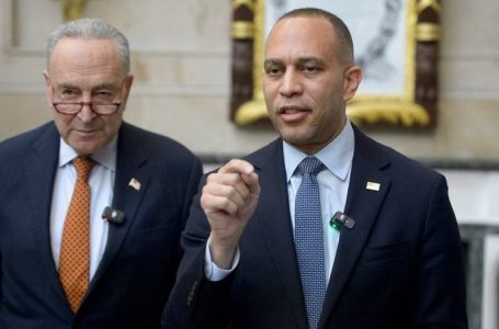 Rep. Jeffries warns Americans will be ‘devastated’ after House Republicans advance ‘largest Medicaid cut’