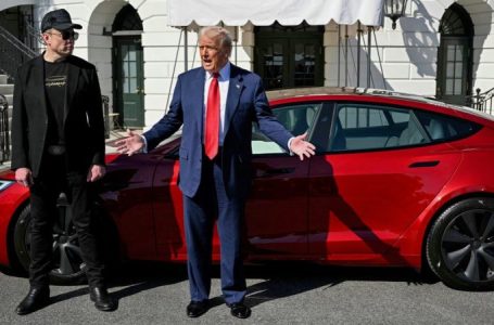 FLASHBACK: Biden also paraded electric vehicles at the White House when he drove a Jeep Wrangler in 2021