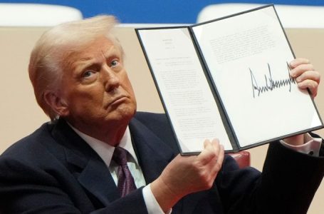 Trumps takes jab at Biden over ‘autopen signature’ following concerning report over who ran the White House