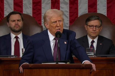 Warren explains her applause to Trump’s ‘Pocahontas’ jab during his speech to Congress