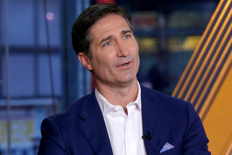 Starbucks moves to the next phase in its turnaround: Winning over employees
