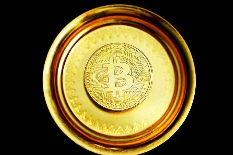 Crypto Market Recap: Bitcoin Hashrate Drops, Coinbase Shares Hit New All-time High