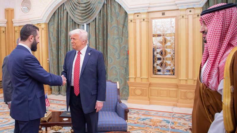 Trump signs order lifting sanctions on Syria