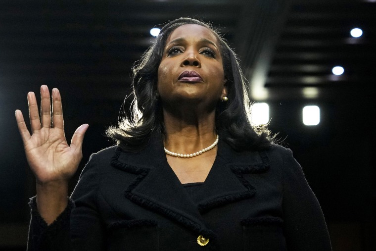 Former Fed chairs warn that removing Lisa Cook could lead to inflation boom