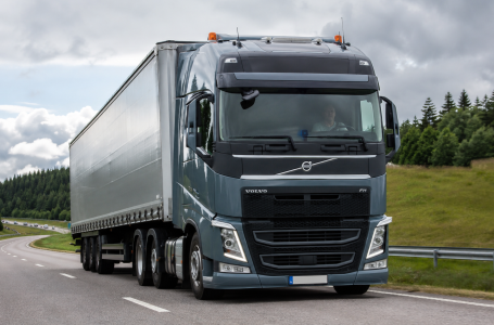 Volvo Group reports higher Q2 earnings, lifts truck market outlook